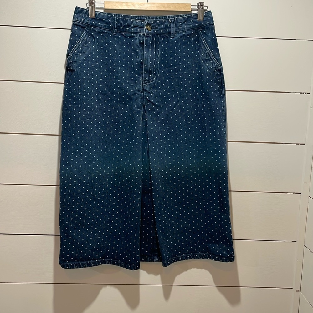 Women’s size 8 Boden denim skirt with polkadots. A gem!!! Excellent condition